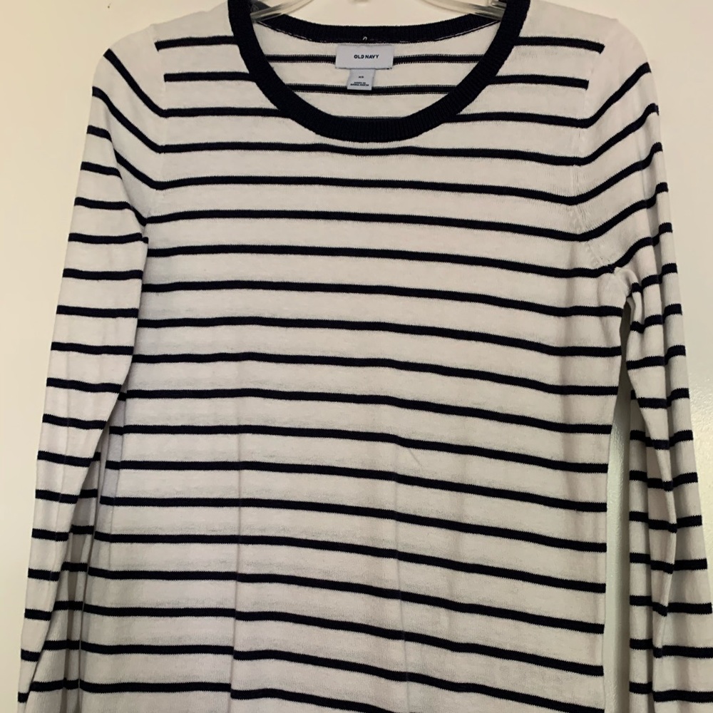 Women’s sweater.